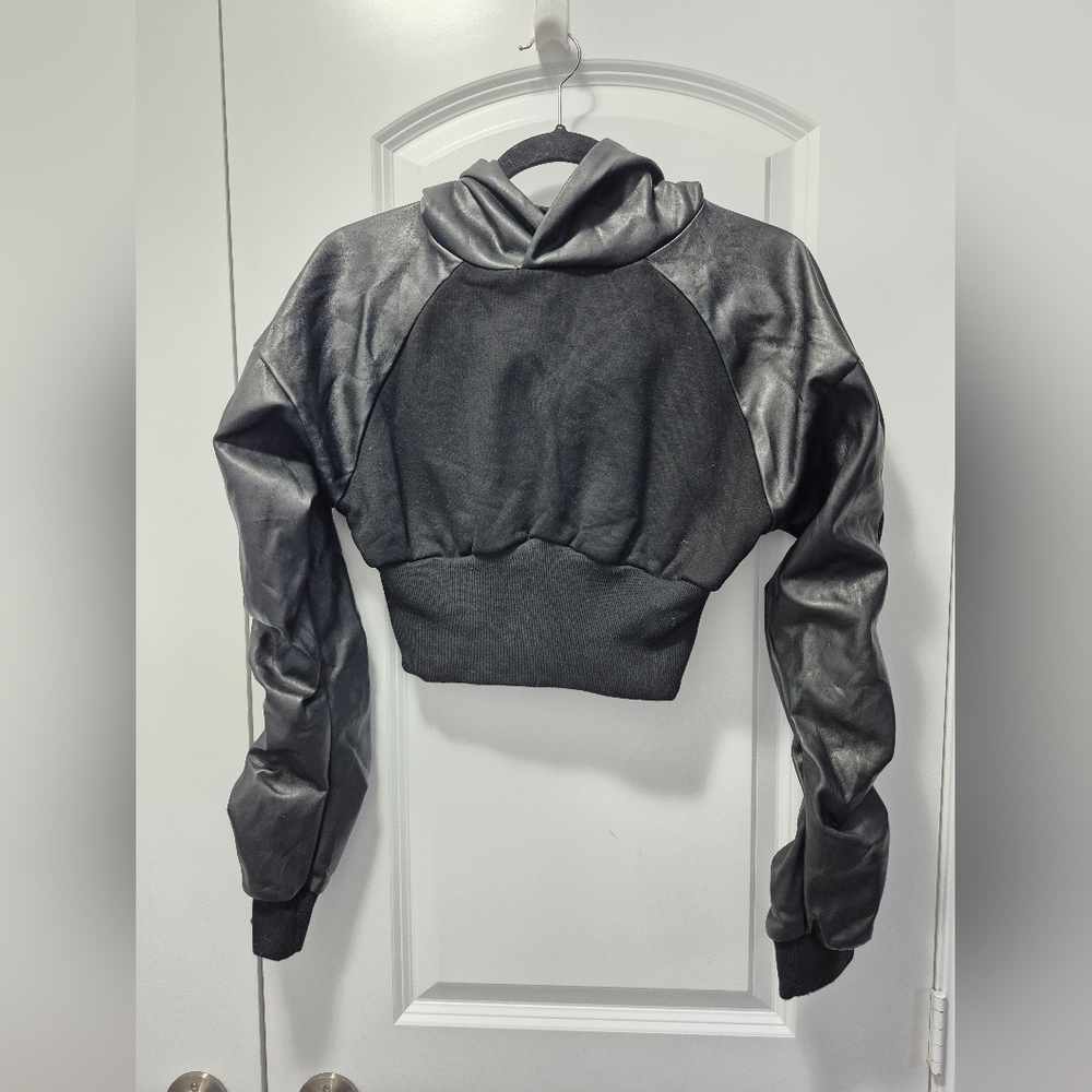 Discontinued Manière De Voir Cropped Hoodie US 2, Black